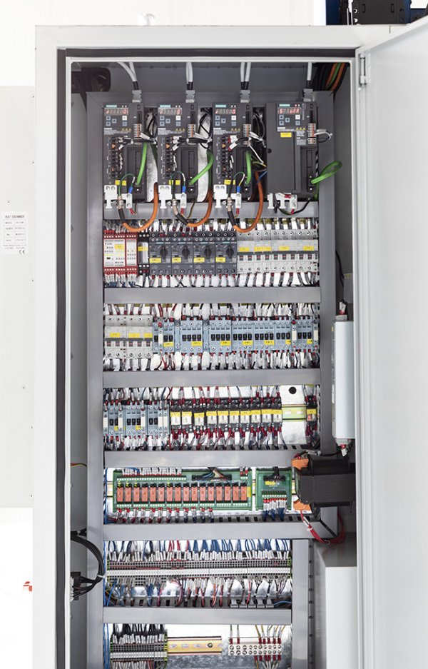 Armoire de commande électrique avec des composants de fabricants renommés