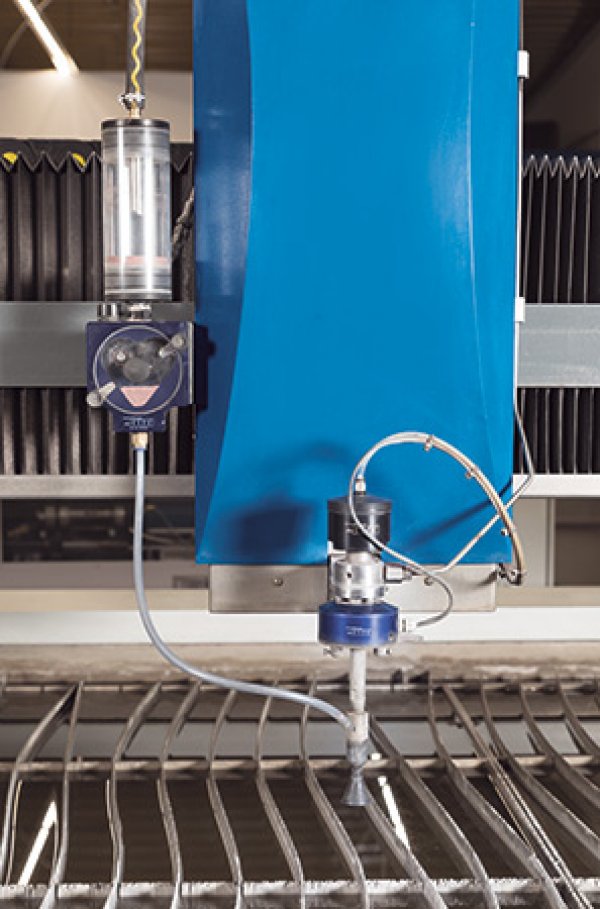Schneidkopf und Abrasivsystem sind optimal auf das jeweilige Hochdrucksystem abgestimmt, BFT Hochdruckpumpen mit ALLFI Schneidkopf und Abrasivsystem (Abb.)